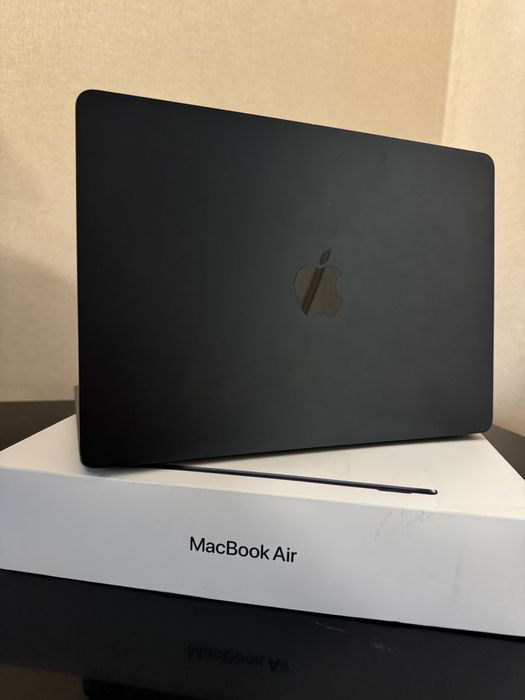 MacBook Air 13’ 2024 8gb | 256gb M3 | Ідеал