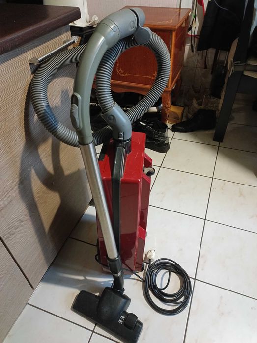 Пылесос Артем 762