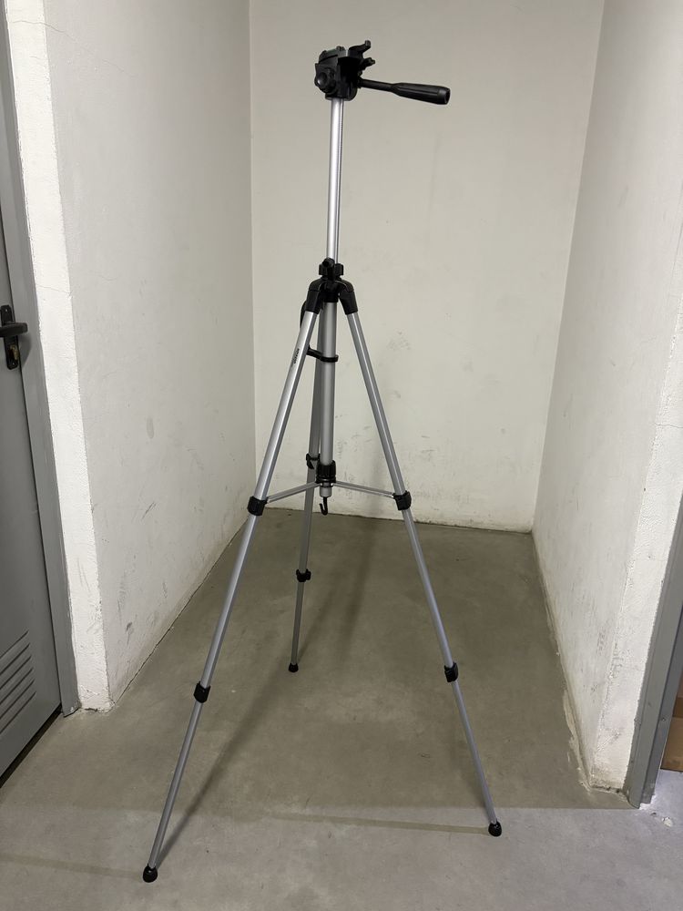 Tripé para máquina de filmar ajustável em altura