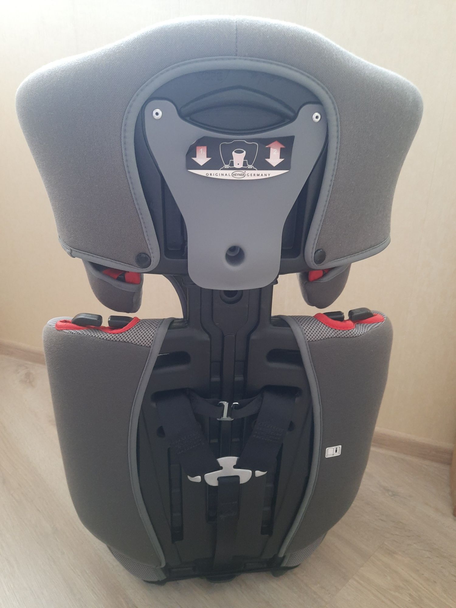Автокрісло Heyner
