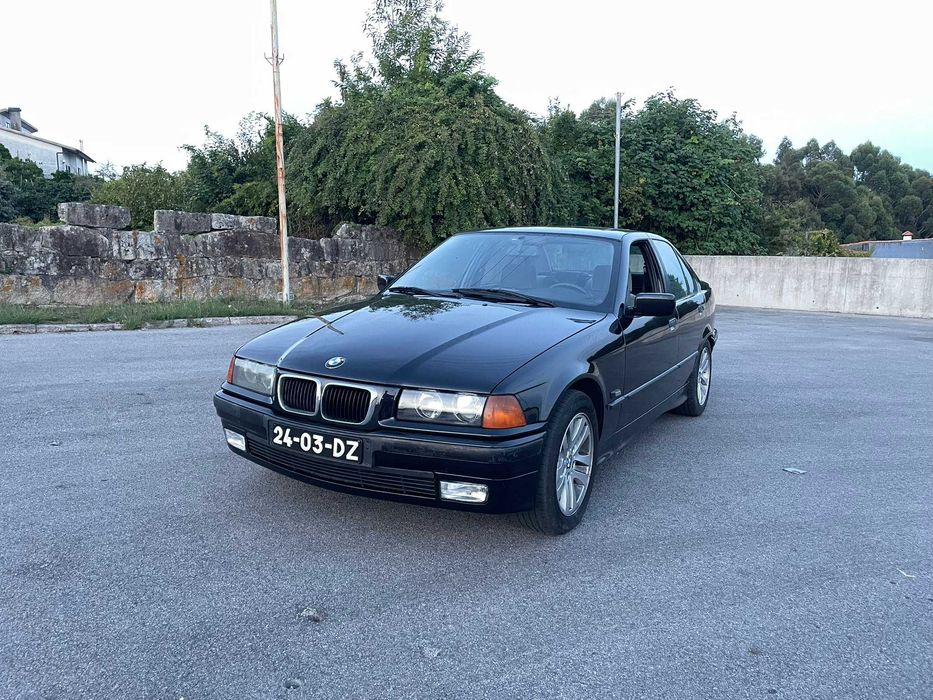 BMW e36 318is sedan