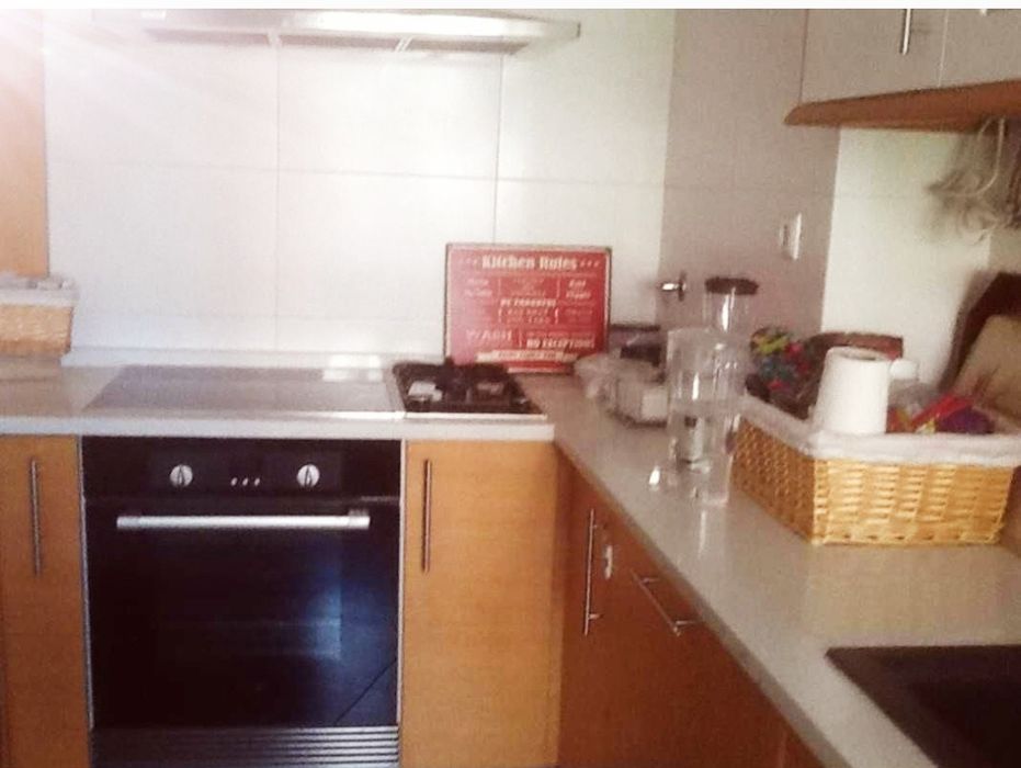 Quarto para alugar, com varanda, Linha Azul, Encosta do Sol