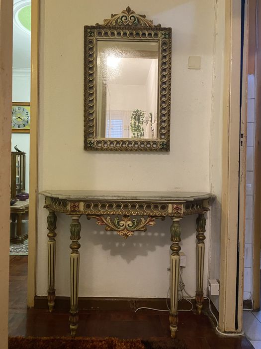 Vende-se mesa de apoio e espelho