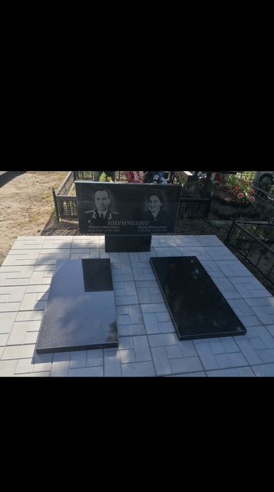 Памятники, укладка плитки.