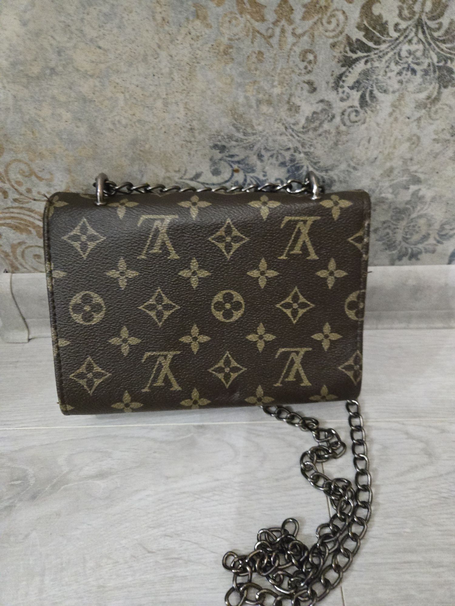 Louis Vuitton klasyczna brązowa mała torebka lancuszek