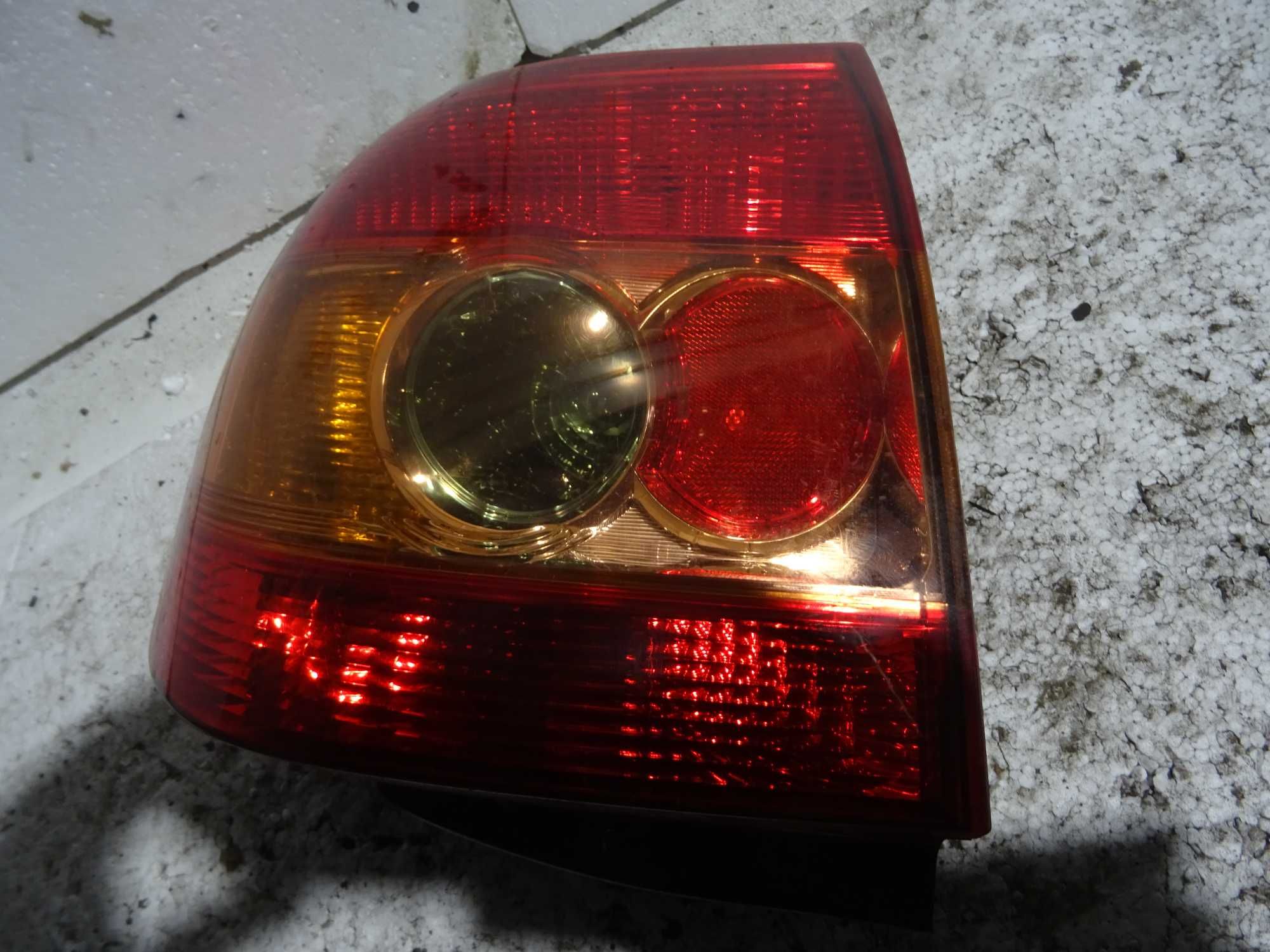 Lampa Prawa Tył Toyota Corolla E12 HB Lift