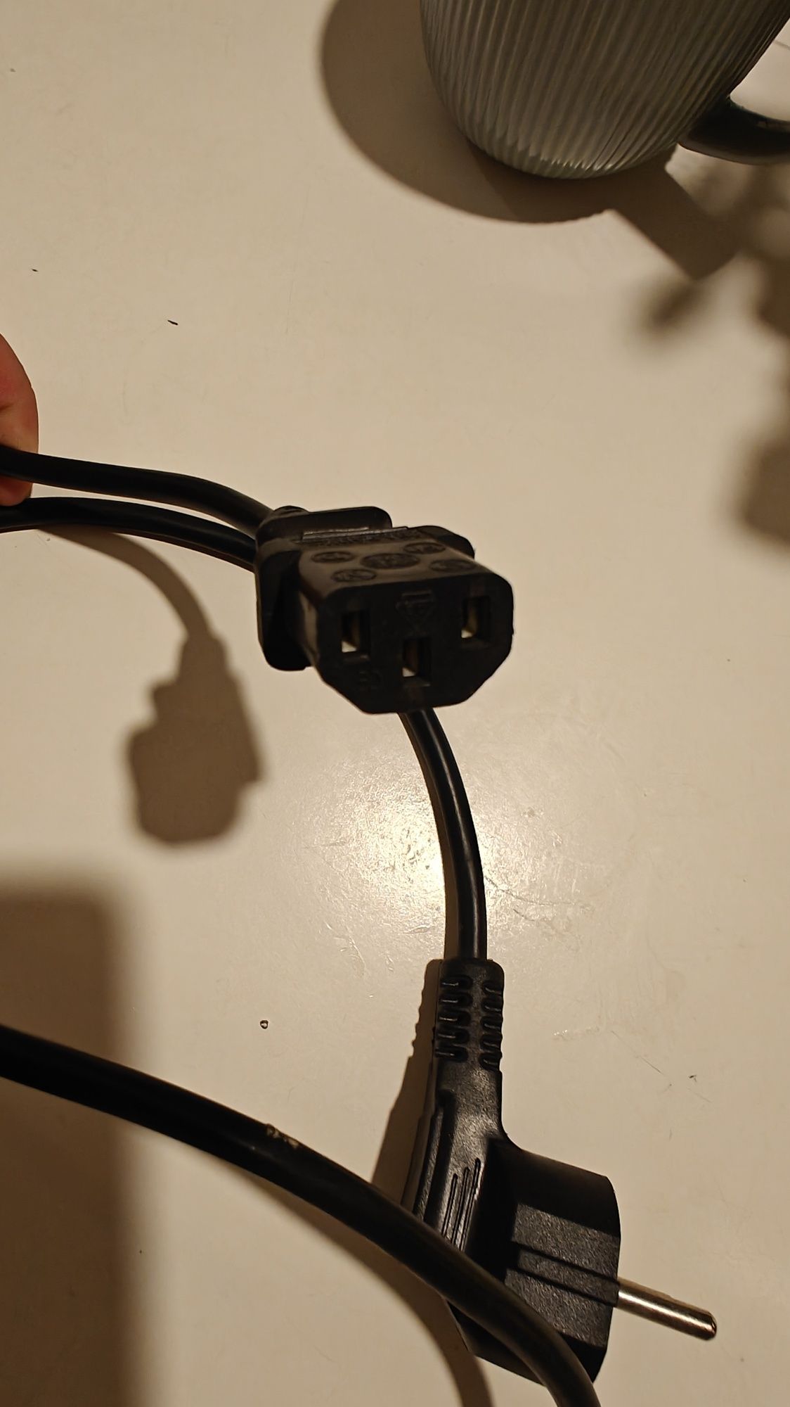Kabel zasilający do komputera