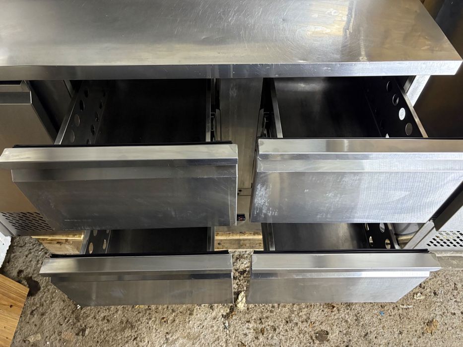 Stół chłodniczy z nadstawką