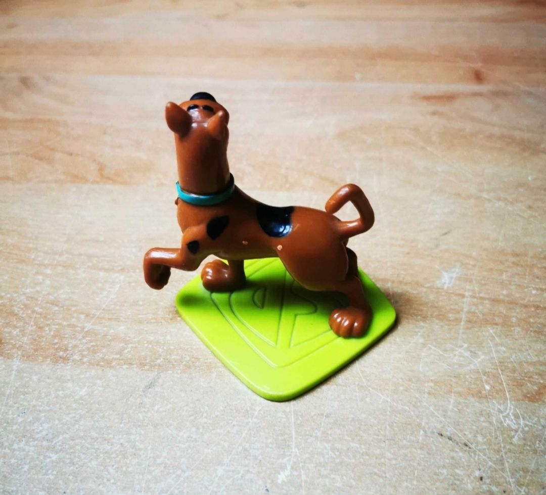 Figurka Scooby-Doo, Figurka z podpisem 1998 Hanna-Barbera Applause.