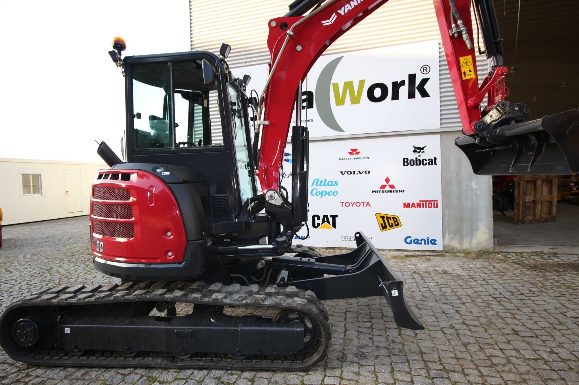 Minigiratória Máquina  rastos Yanmar VIO 50   (como nova )
