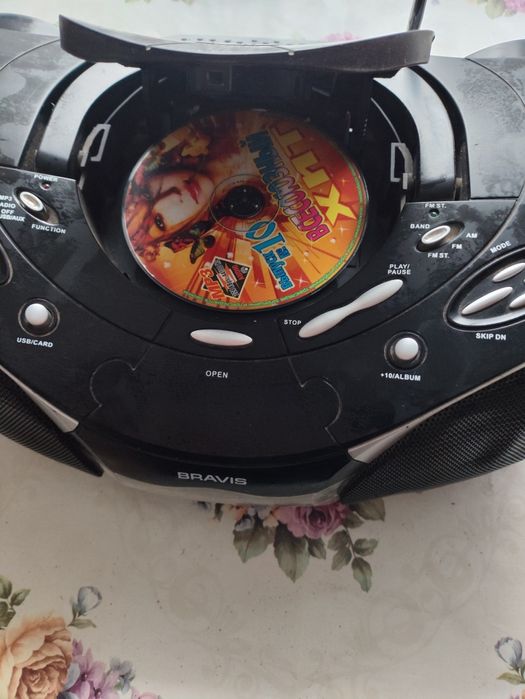 Продам радіомагнітолу бравіс