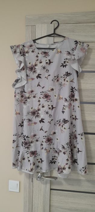 Сукня Легенько на літо.Сіра в квіточку. Вільна до коліна.
