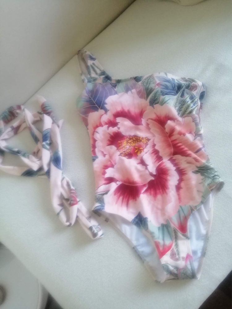 Strój kąpielowy jednoczęściowy bikini w kwiaty kolorowy na jedno ramie