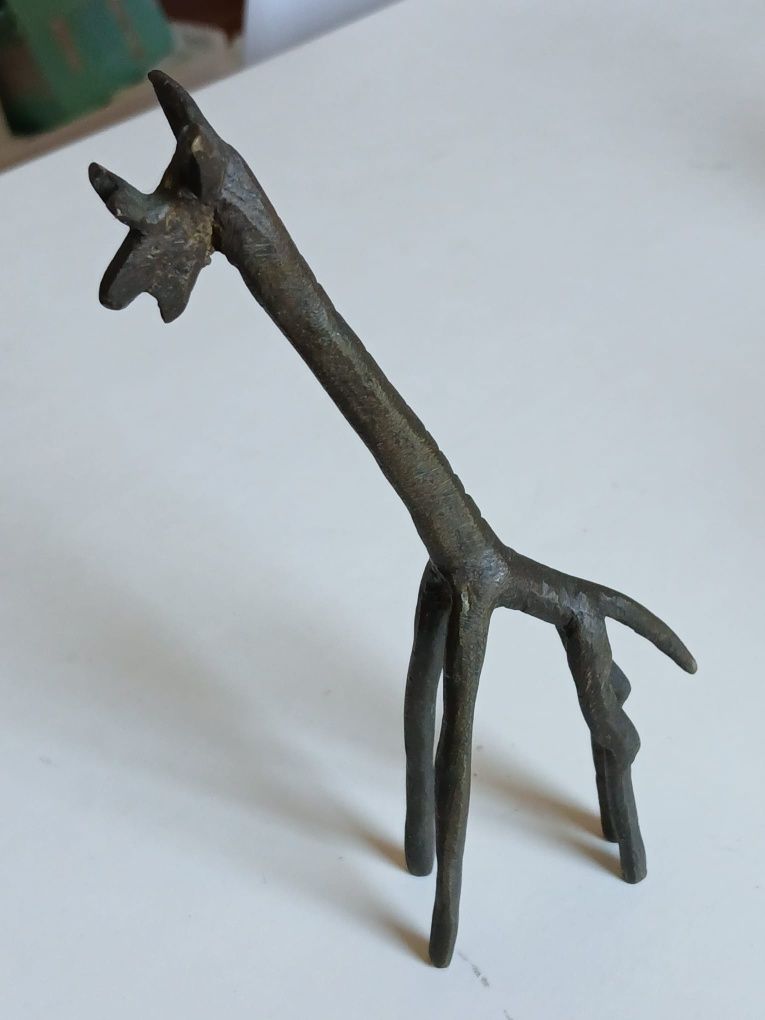 Girafa antiga em metal
