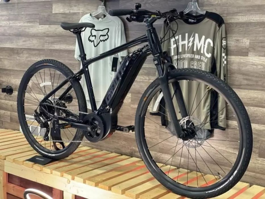 Nowy Rower Elektryczny Rozmiar M Giant Roam E+ GTS Black Koła 28 cali