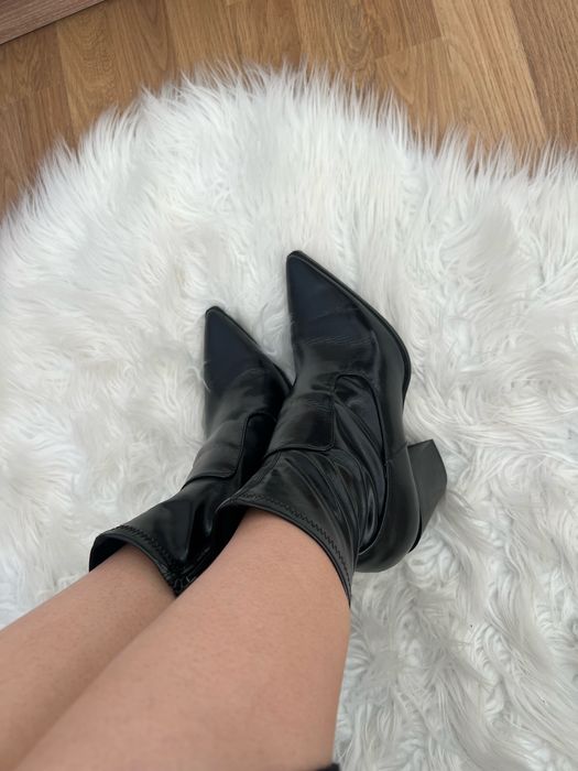 Чорні шкіряні казаки mango / чорні ботильйони / чобітки