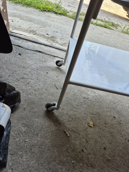 Stolik metalowy duży