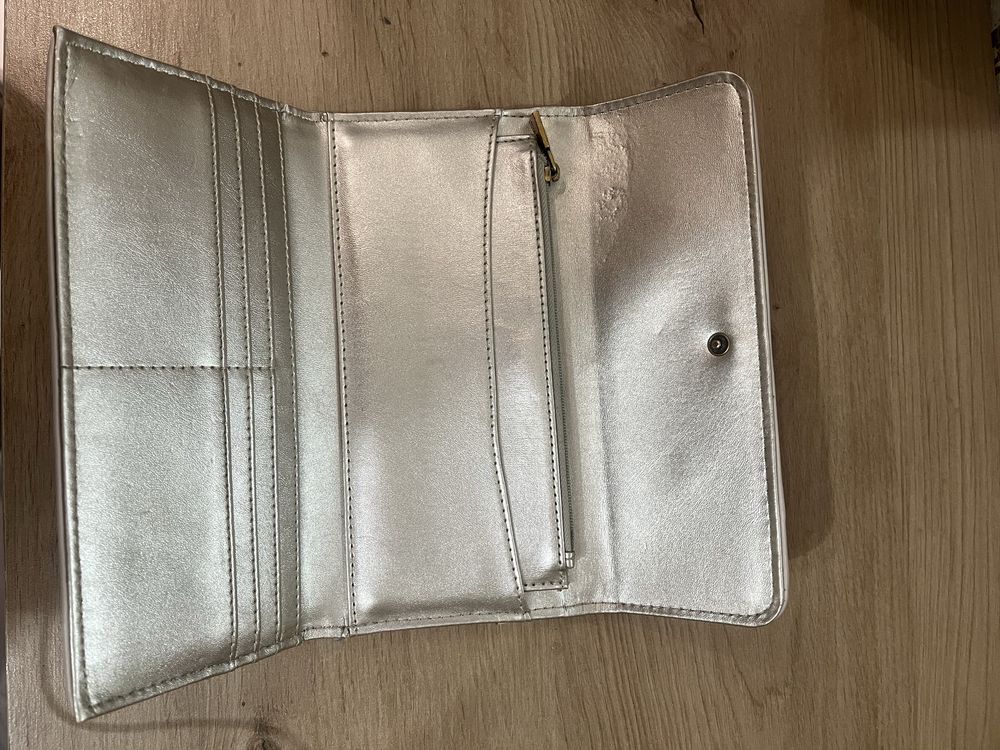 Portfel marki Guess