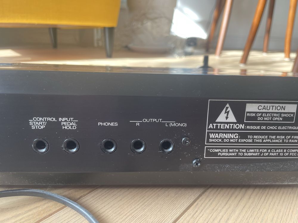 Roland D-10 Syntezator