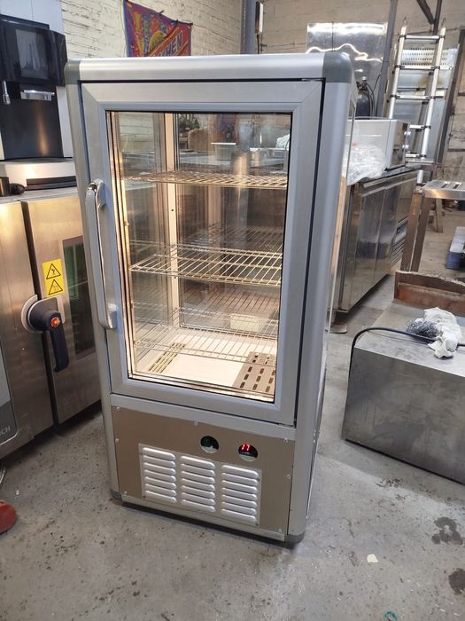 Кондитерська вітрина