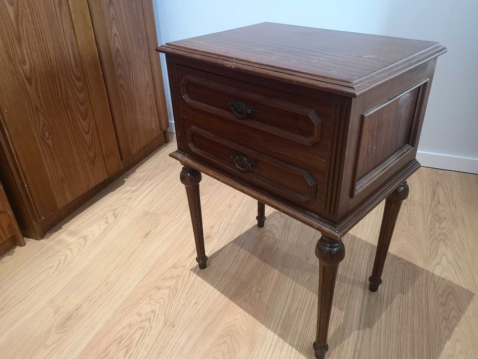 Mesinha de cabeceira