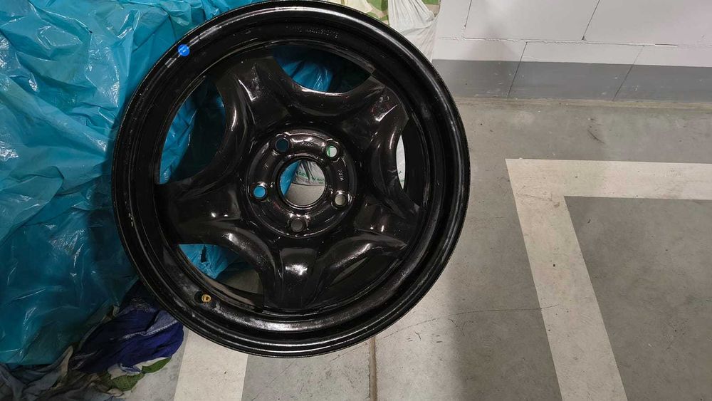 Felgi metalowe 16" od Toyoty + Kołpaki Toyoty
