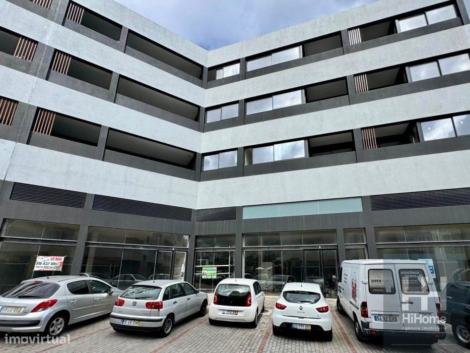 Espaço comercial com 695 m2 | Machico