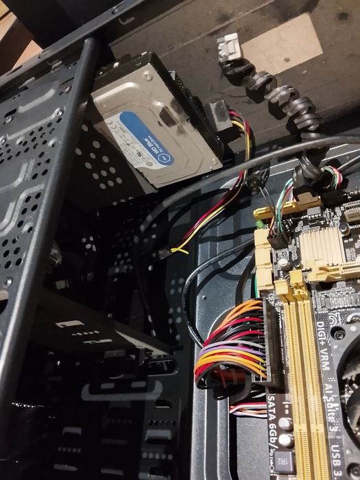 Troco DUAS TORRES Por um PORTATIL em bom estado