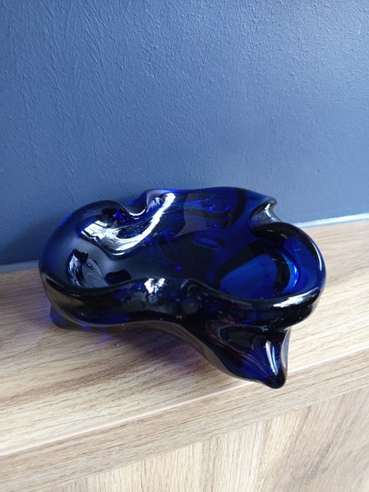 Piękna kobaltowa popielniczka