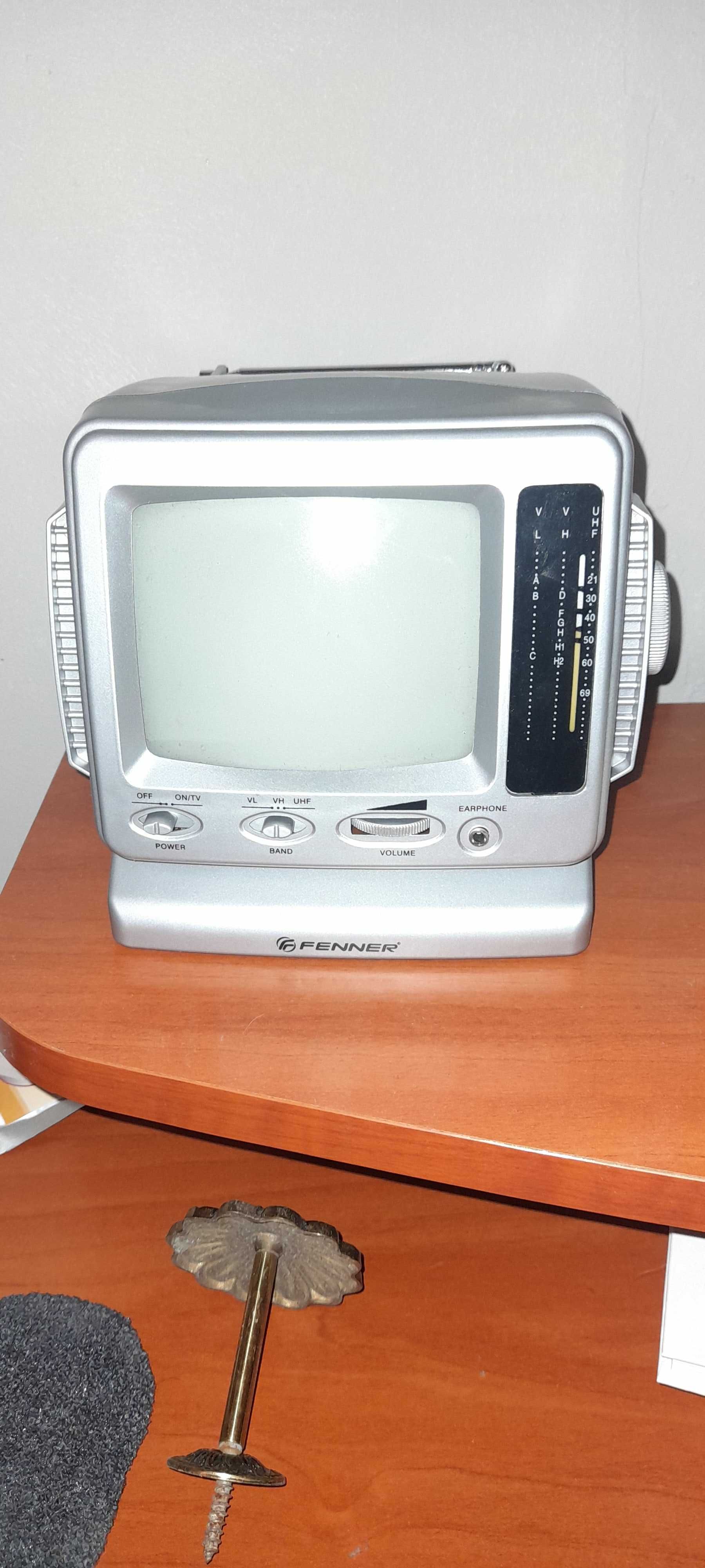 Mini Tv Portatil antiga a funcionar