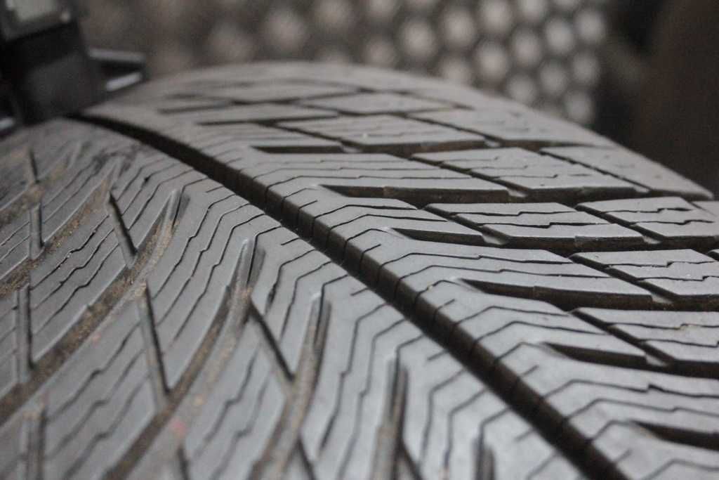 235/55/17 Michelin Pilot Alpin 5 235/55 R17 103V XL 2022r