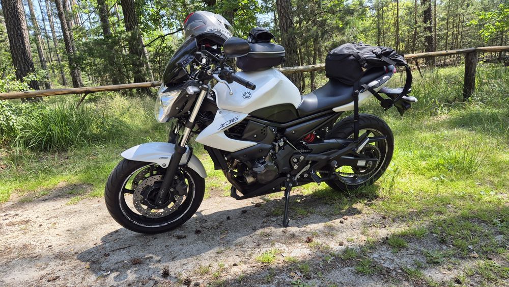 Yamaha XJ6 N ABS.  Leovince.