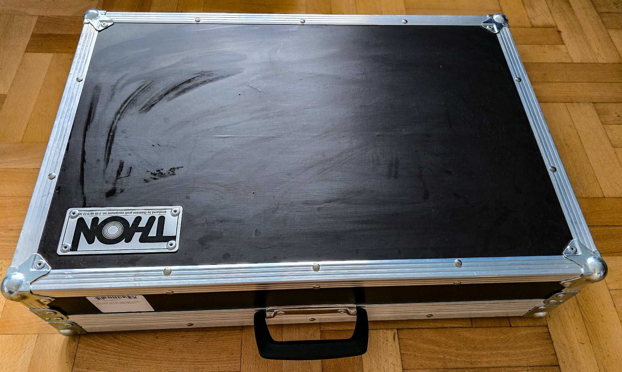 Pedalboard / case na efekt gitarowy Helix LT firmy Thon