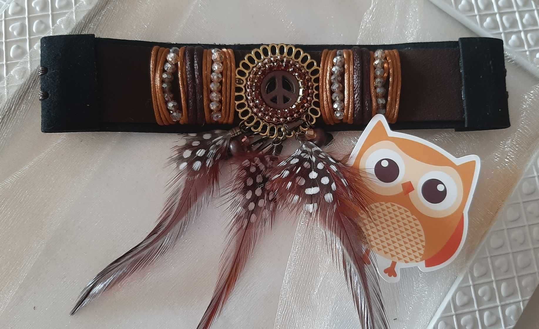 Pulseiras da Paz com zirconias, pedras de vidro e penas de pavão