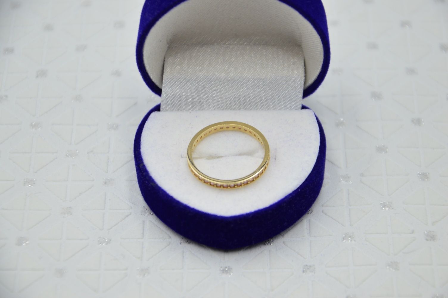 Nowy złoty pierścionek z różowymi cyrkoniami r.15 1.43 g 585 14K