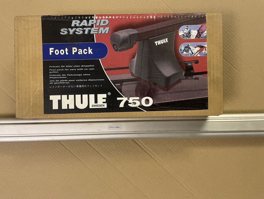 Багажник на гладкий дах Thule 750.