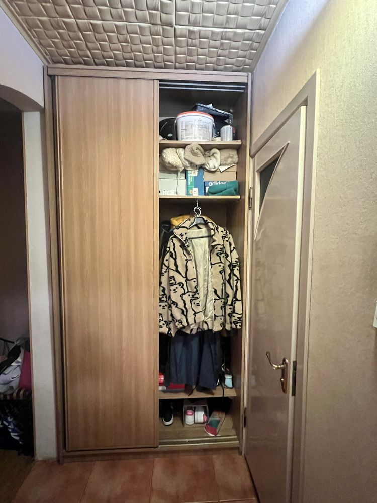 Шафа-купе в хорошому стані, велика, колір сосна