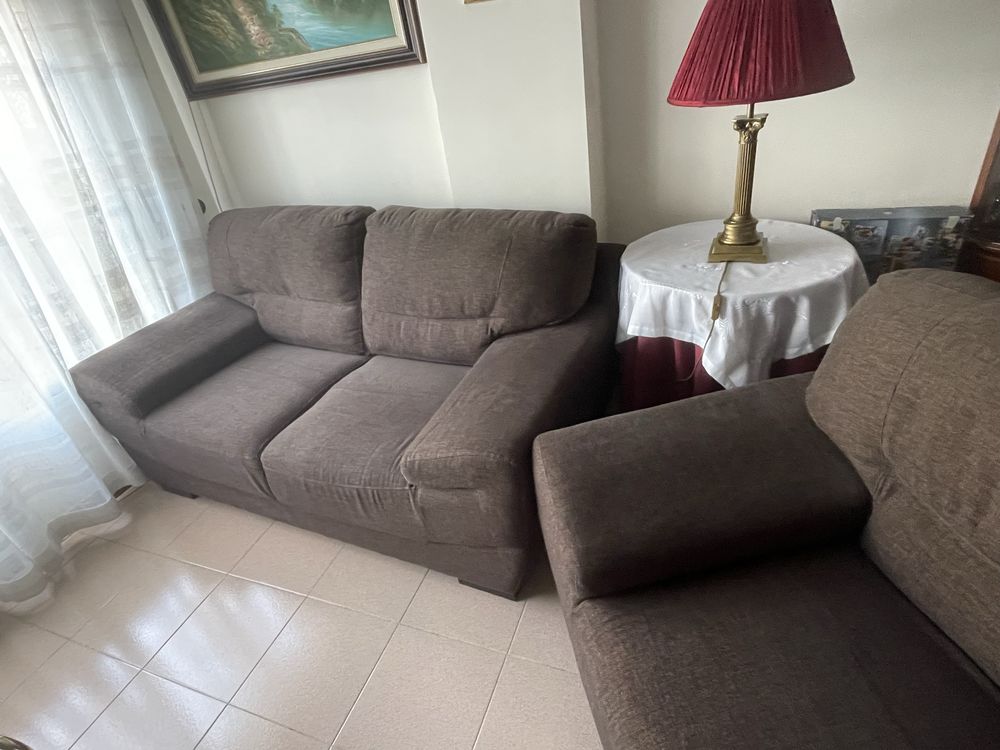 Sofas castanho escuro em excelente estado