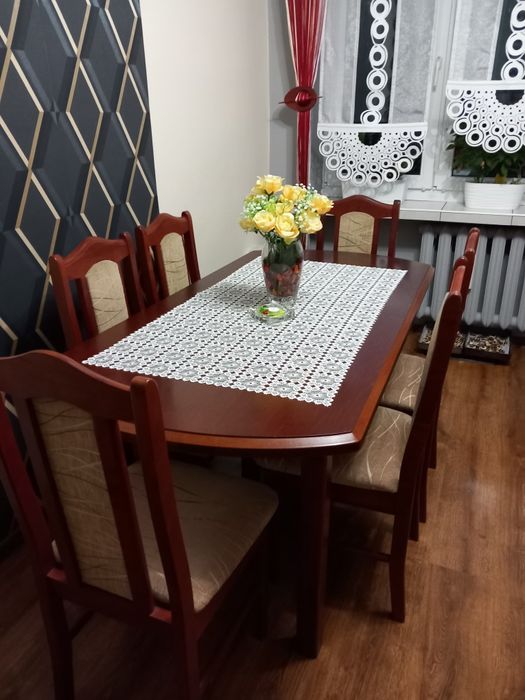 Sprzedam stół razem z 6 krzesłami