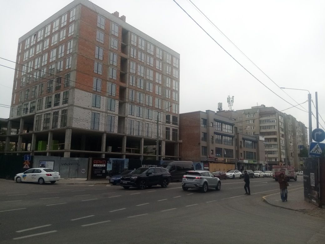Продається гараж у центрі міста