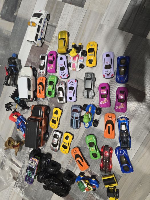 Samochodziki Hot Wheels, Monster Trucki, inne.