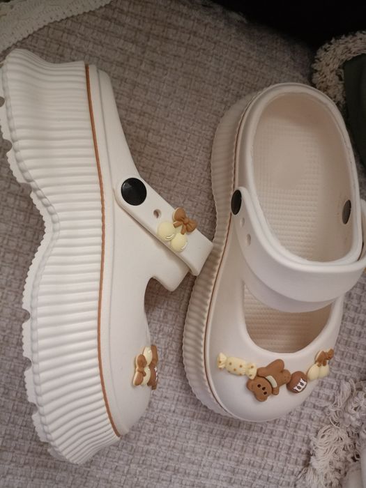 Nowe piękne klapki r.36