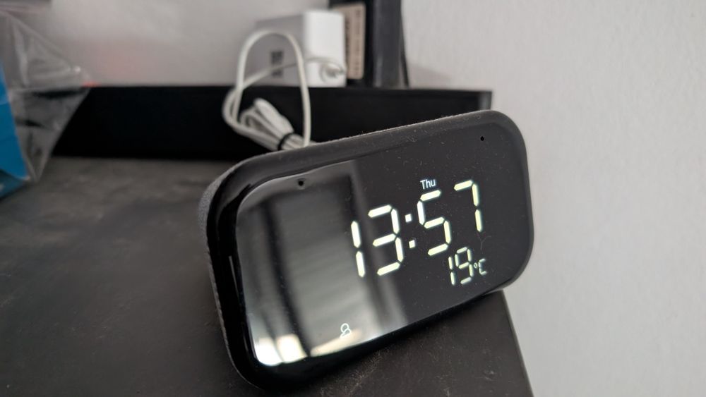 Lenovo Smart Clock Essential - Smart Speaker with Google Assistant!