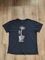 Czarna męska koszulka z krótkim rękawem t-shirt z nadrukiem carry