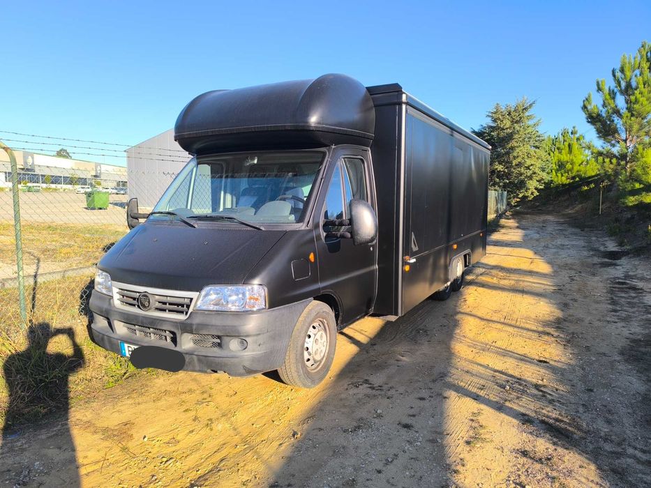 Food Truck de venda ambulante, estado impecável