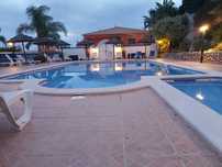 Casa Térrea com piscina a 10 min da praia