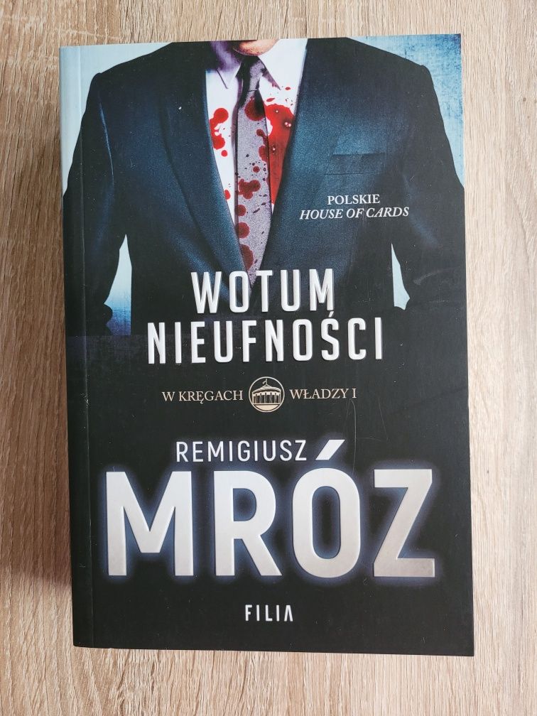 Remigiusz Mróz Wotum nieufności W kręgach władzy political fiction