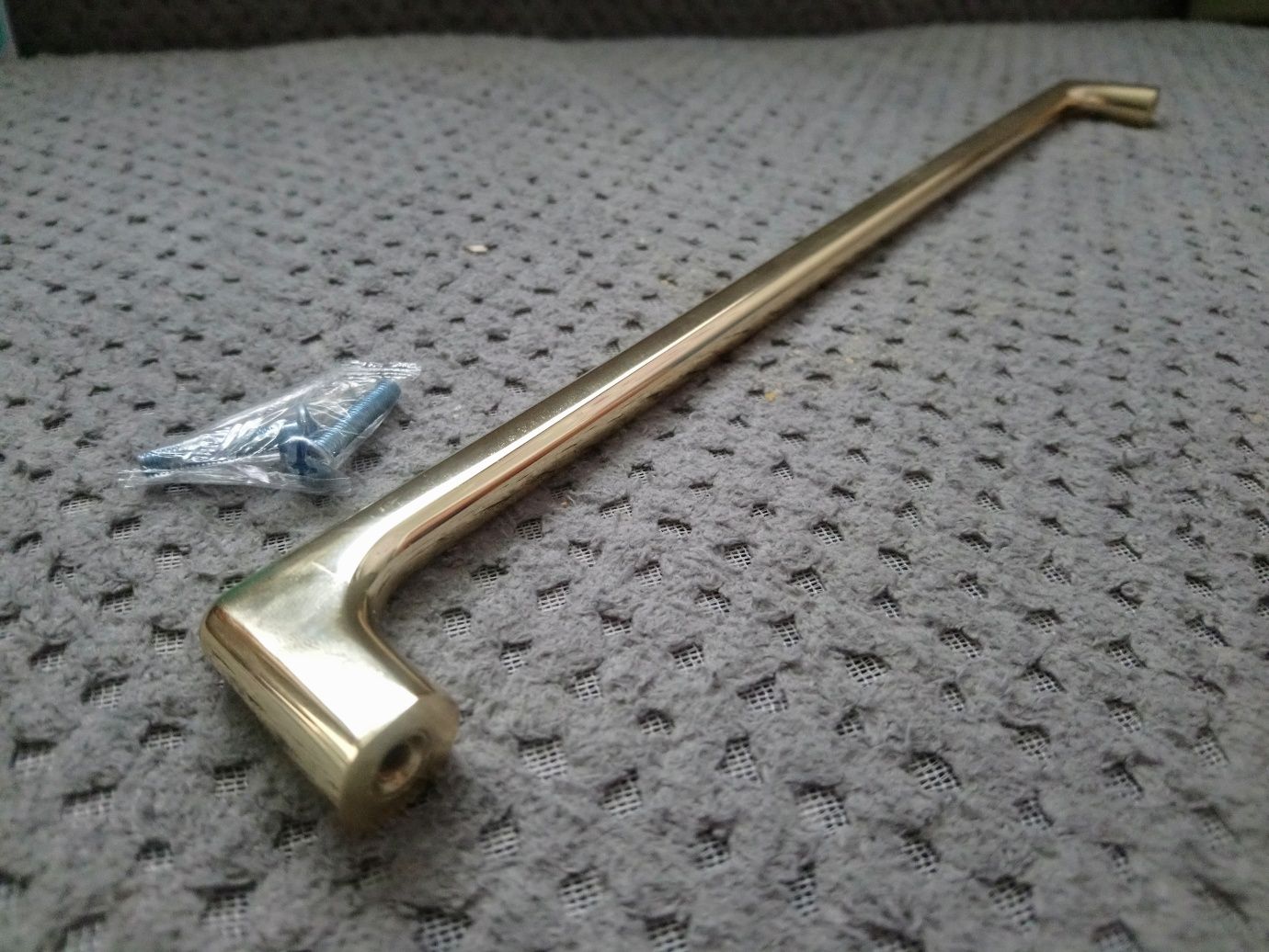 Uchwyt meblowy dlugi metal kolor mosiądz