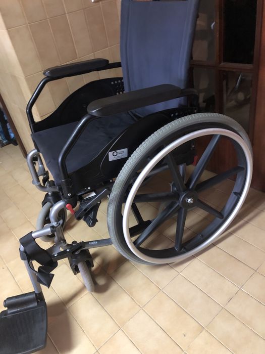Cadeira de rodas nova