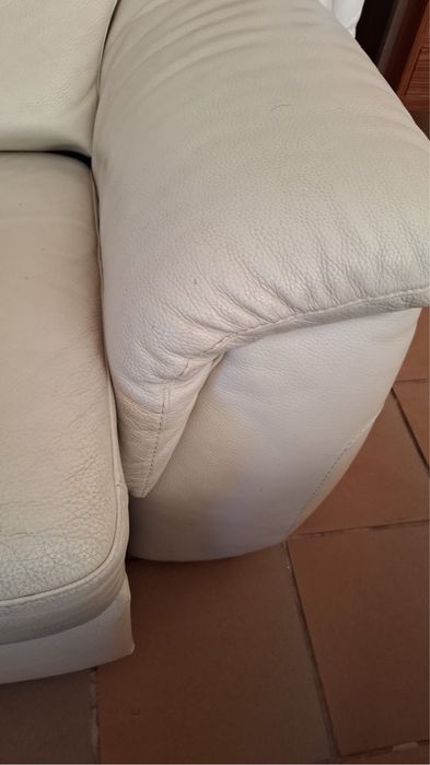 Sofa de 2 lugares, pele creme